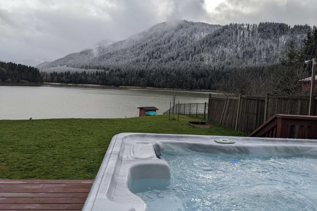 Lakefront Cabin With Stunning Mountain Views And Dock! Mineral Exteriér fotografie