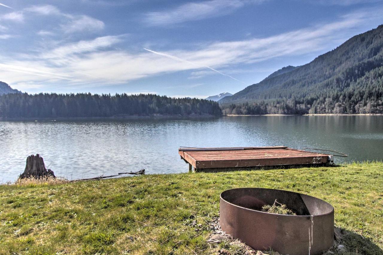 Lakefront Cabin With Stunning Mountain Views And Dock! Mineral Exteriér fotografie